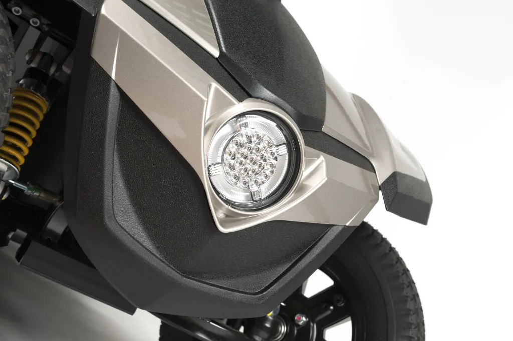 Mercurius 4D - front light.webp