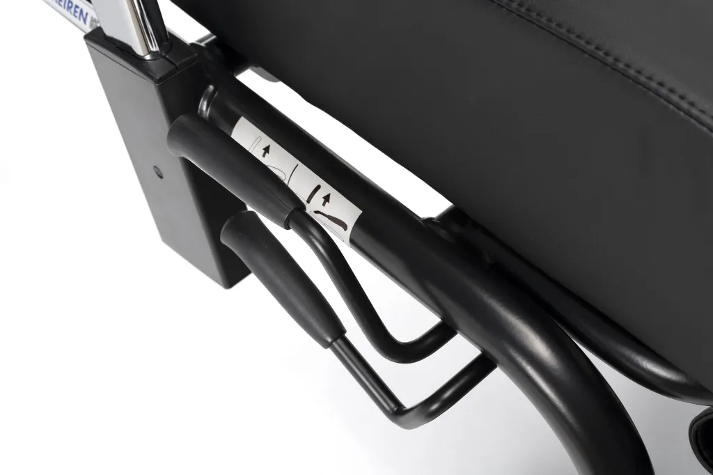 Normandie 2F C75 Black - Detail handles.webp