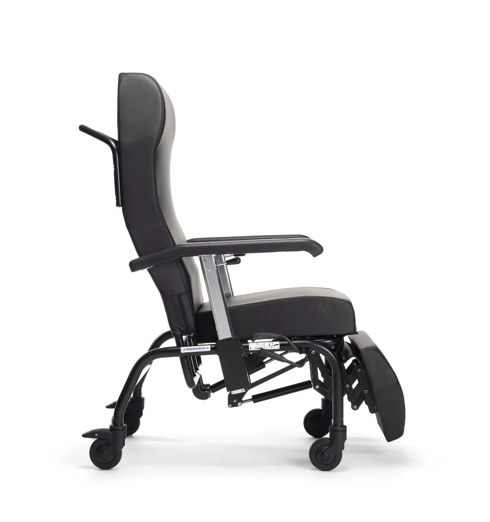 Normandie 2F C75 Black with wheels - Side view.webp