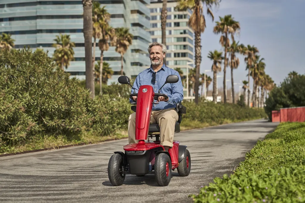 Sync - Guy driving landscape - Vermeiren_13_0014 1.webp