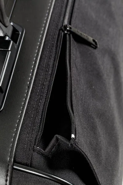 9161_detail_outside pocket.webp
