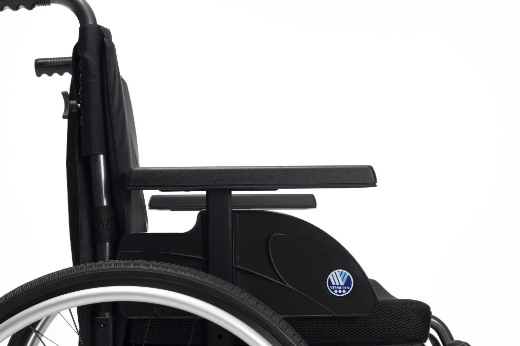 V500 Light C89 - Detail adjustable armplates.webp