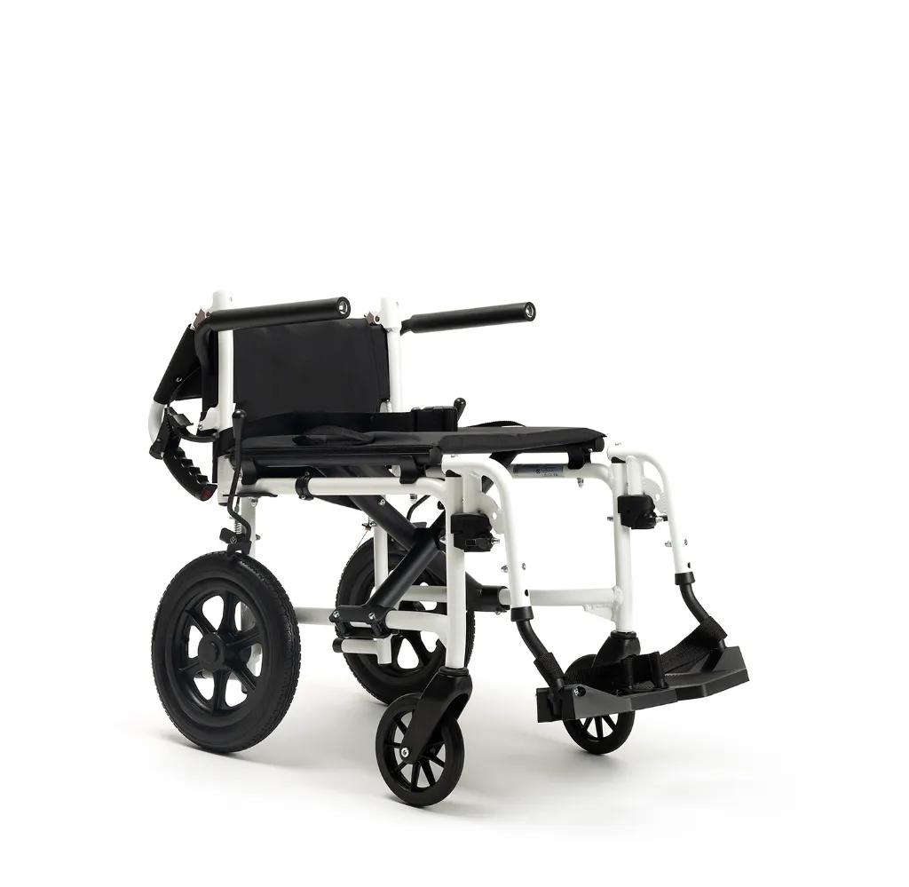 Bobby EVO - 3Q view backrest folded.webp