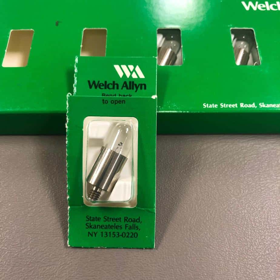 welch-allyn-06100-light-bulb-each-new-316913.jpg