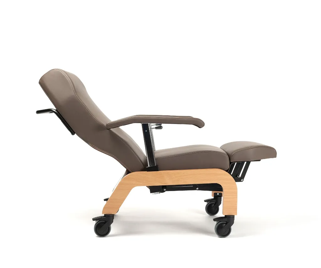 Bretagne wheels - beech lichtbrown - side view titled.webp